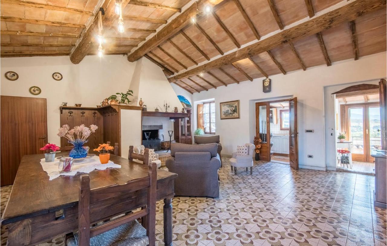 Gorgeous Home In Montalcino With Kitchen Εξωτερικό φωτογραφία