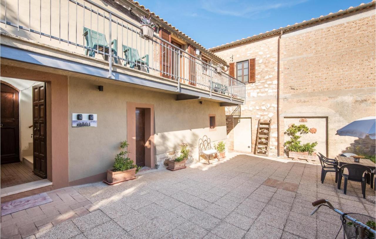 Gorgeous Home In Montalcino With Kitchen Εξωτερικό φωτογραφία