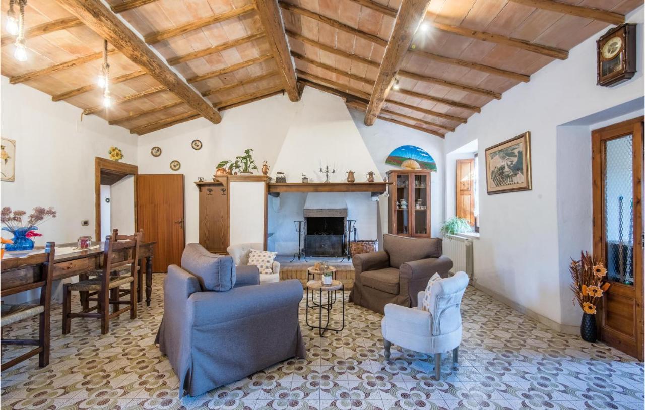 Gorgeous Home In Montalcino With Kitchen Εξωτερικό φωτογραφία